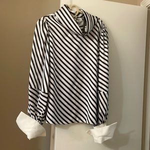 Beautiful New LA fashion dressy blouse